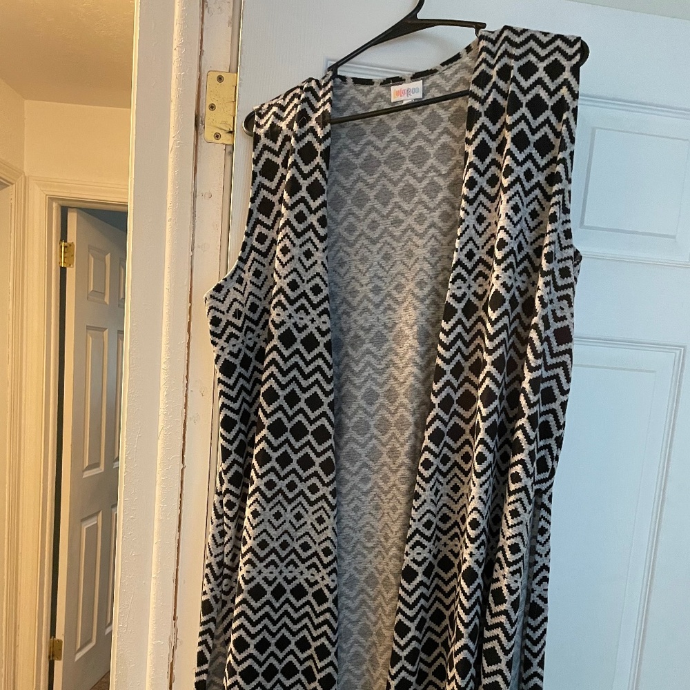 Long sleeveless cardigan